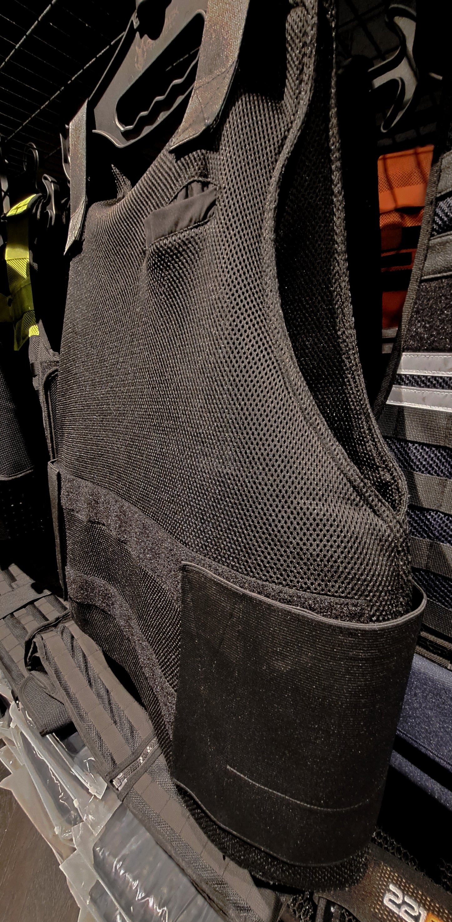 SIGNATURE COVERT STAB VEST WITH INTERGRATED SIDE PROTECTION